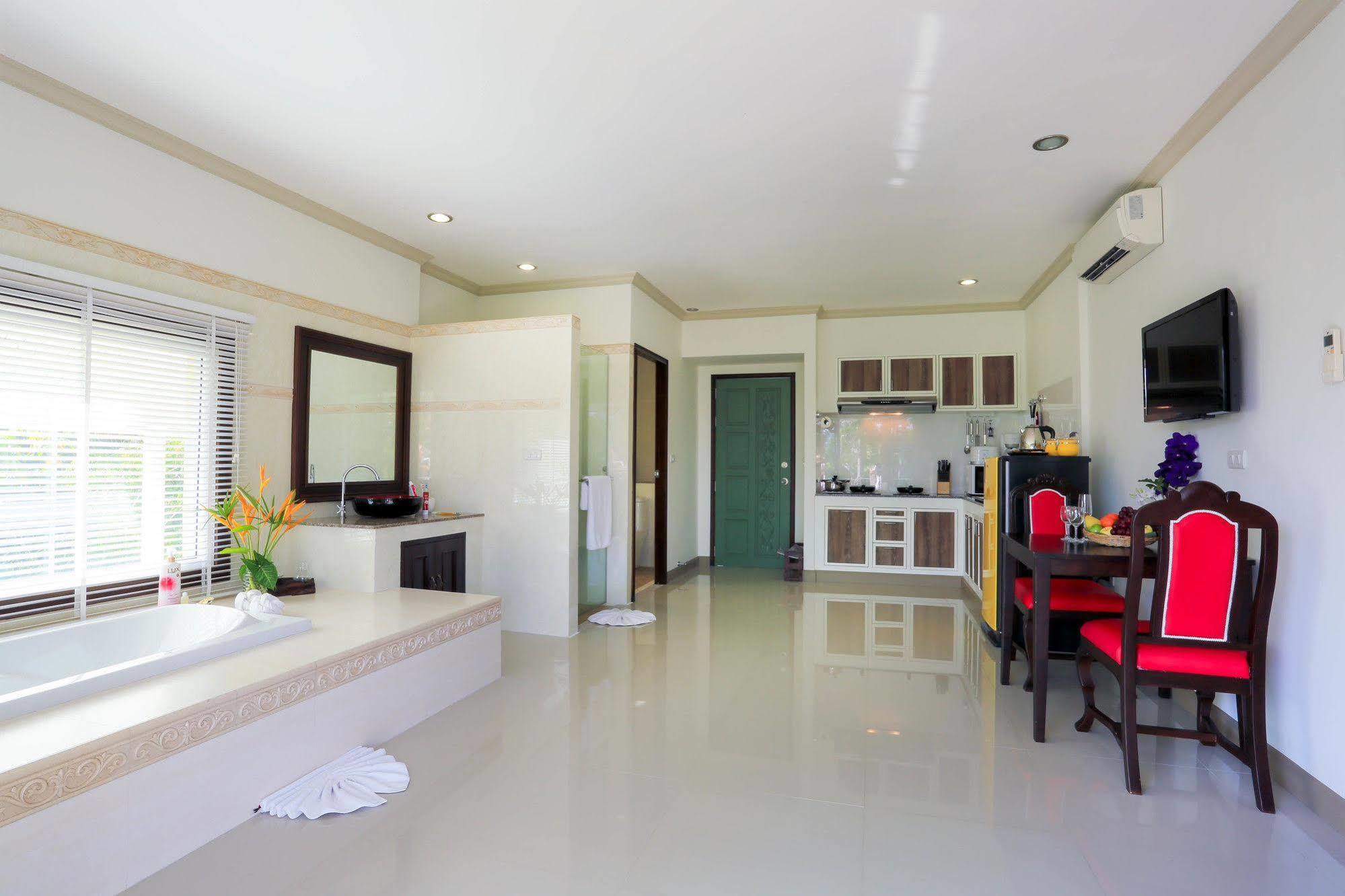Naka Resort Kamala Beach Eksteriør billede