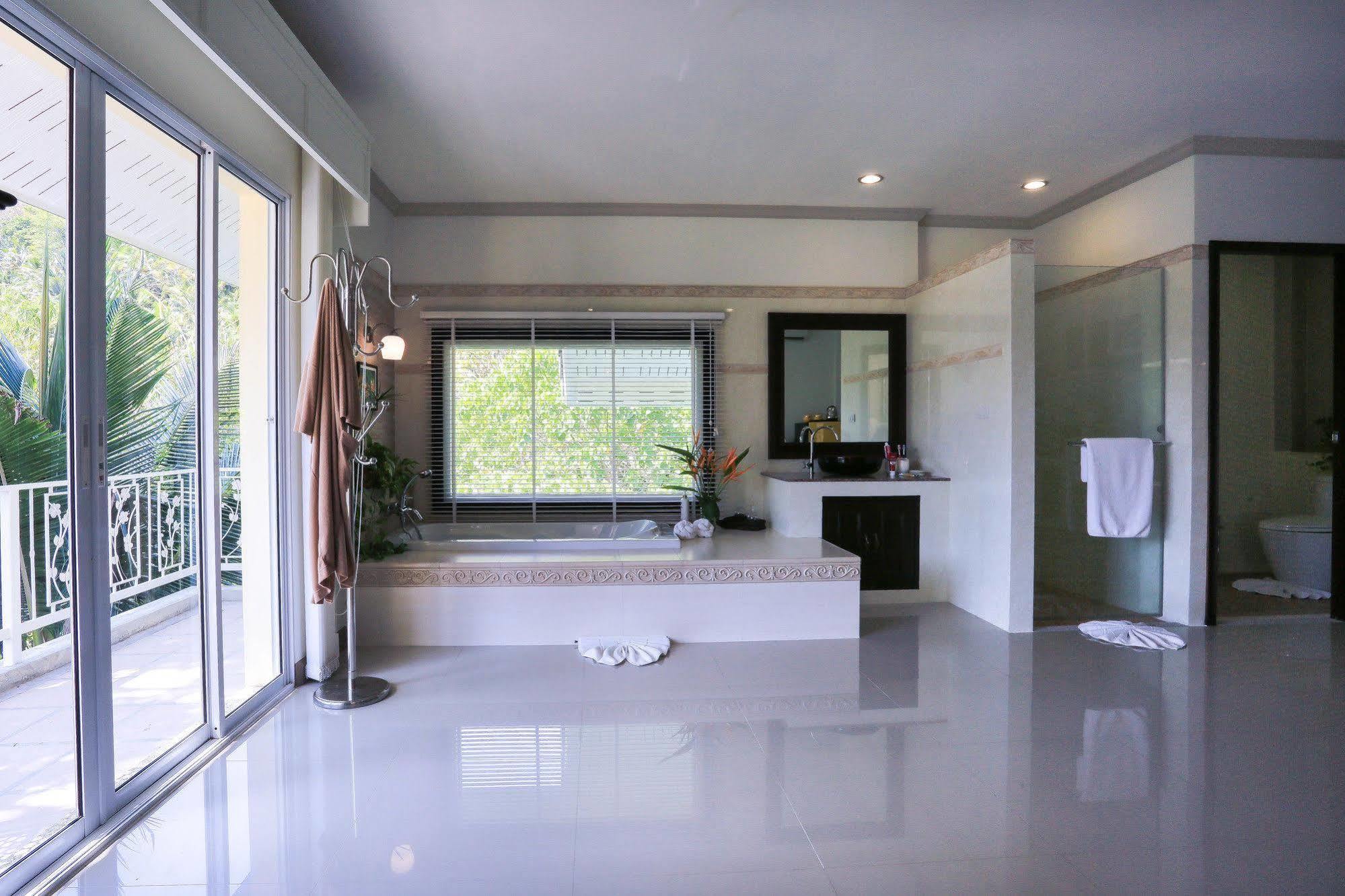 Naka Resort Kamala Beach Eksteriør billede