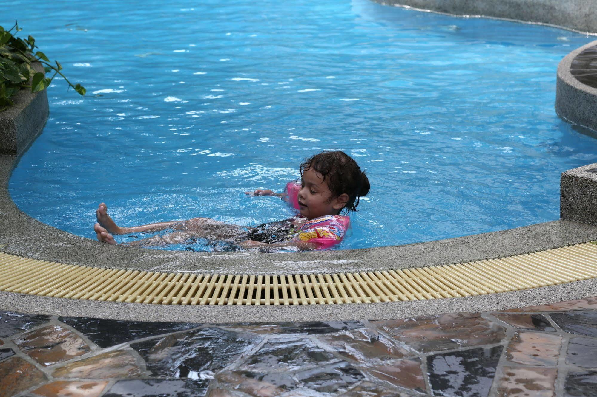 Naka Resort Kamala Beach Eksteriør billede