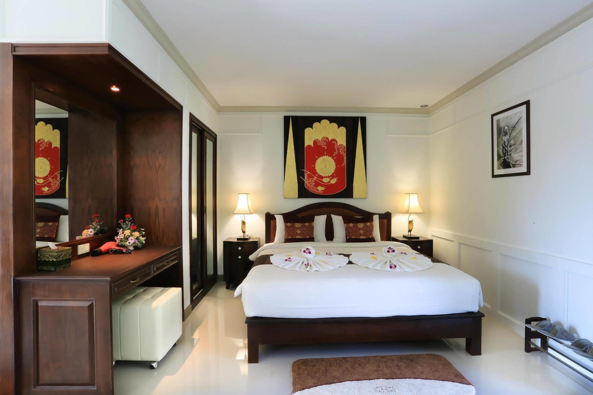 Naka Resort Kamala Beach Eksteriør billede